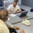 Краснодар. Активист КПРФ Р. Поливода ведет работу приемной коммуниста-депутата в Комсомольском микрорайоне - КПРФ