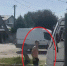 Полуголый неадекват в Краснодаре бросался на прохожих с ножом и пытался ранить ребенка - KrasnodarMedia