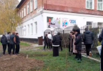 В Апшеронском районе в память о погибших в аварии школьниках высадили деревья