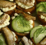 Насладись их вкусом и хрусткостью! Вот как приготовить обалденные новогодние бутерброды со шпротами – проще простого - Кубанские Новости