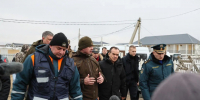 Александр Куренков и Вениамин Кондратьев оценили состояние берега в поселке Веселовка - Департамент информационной политики