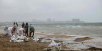 Новые выбросы мазута обнаружили в Анапе после сильного шторма - Газета Краснодарские известия