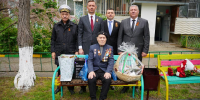 Министр Сергей Штриков с главой города Новороссийска Андреем Кравченко поздравили ветерана Великой Отечественной войны - Министерство гражданской обороны и чрезвычайных ситуаций