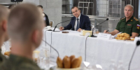 Кондратьев пообщался с новобранцами Президентского полка - Газета Краснодарские известия