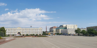 В Ставрополе после атаки БПЛА поврежден соцобъект, жилой комплекс и несколько автомобилей - Югополис