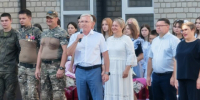 В День знаний депутат Госдумы Эдуард Кузнецов поздравил учеников крыловской школы - Газета Кубань Сегодня