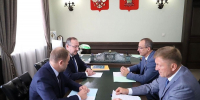 Руководитель кубанского парламента Юрий Бурлачко и министр труда и соцразвития Краснодарского края Сергей Гаркуша обсудили организацию детского отдыха - Кубанские Новости