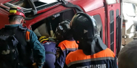 Спасатели освободили из кабины грузовика зажатую после ДТП женщину в Сочи - Комсомольская Правда