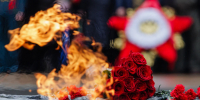 Полиция Сочи нашла подростков, устроивших салют у памятника - Комсомольская Правда