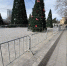 В Анапе временно закрыли часть Театральной площади рядом с елками и декором   - Югополис