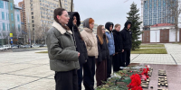 Студенты Краснодарского кооперативного института возложили цветы к Вечному огню в память о Сталинградской битве - Югополис