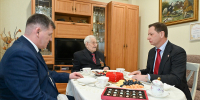 Глава Сочи поздравил Героя России Сюткина и Героя СССР Бубенина с 23 февраля - ТК Краснодар