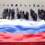 Молодежь города–героя Новороссийска провела флешмоб «Крым» и развернула гигантский триколор - Smi.Kuban.Info
