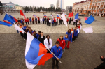 Молодогвардейцы приняли участие во флешмобе «Флаг единства» в годовщину воссоединения Крыма с Россией