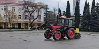 В Туапсе начали уборку улиц от последствий пожара на нефтекомплексе - Новая Газета Кубани