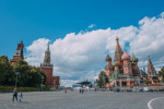 В регионе из-за ураганного ветра перевернулся грузовик с прицепом