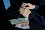 В Анапе полицейские и банковские работники спасли пенсионерку от потери 7 млн рублей