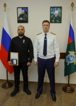 Александру Воеводе вручена медаль СКР за то, что обезвредил напавшего на торговый центр в Краснодаре злоумышленника